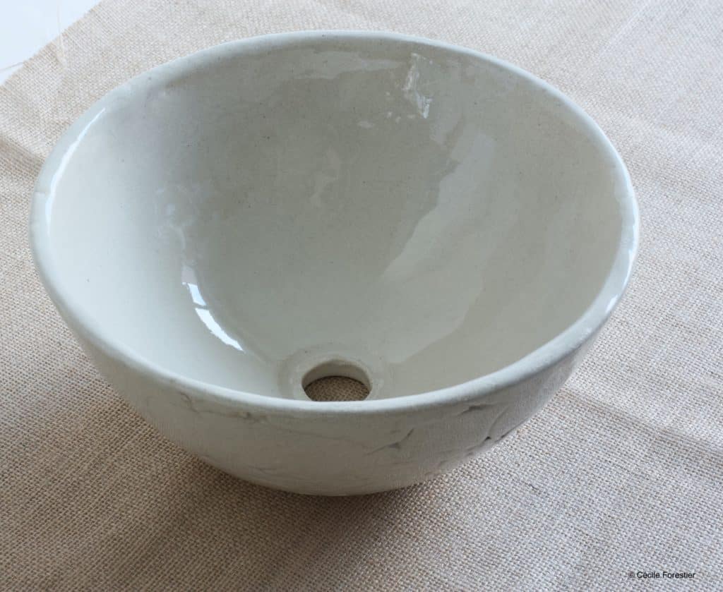 vasque en céramique artisanale pour la salle de bain grès blanc