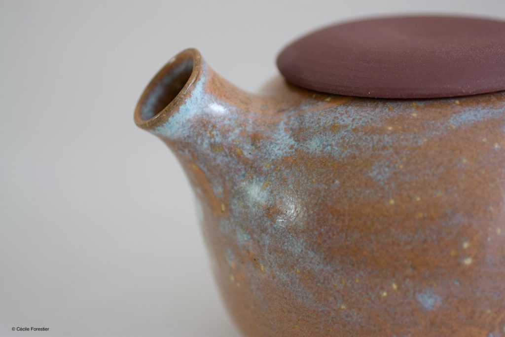 bec de théière grès naturel terre brute