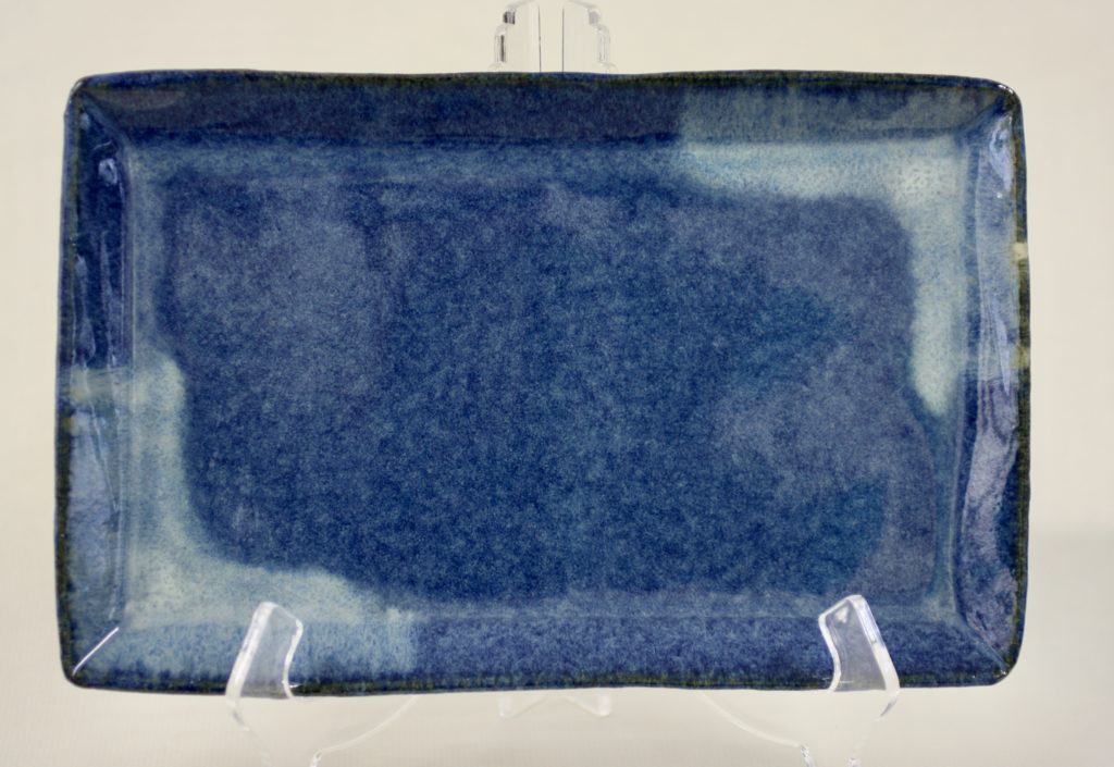 plat bleu présentation céramique