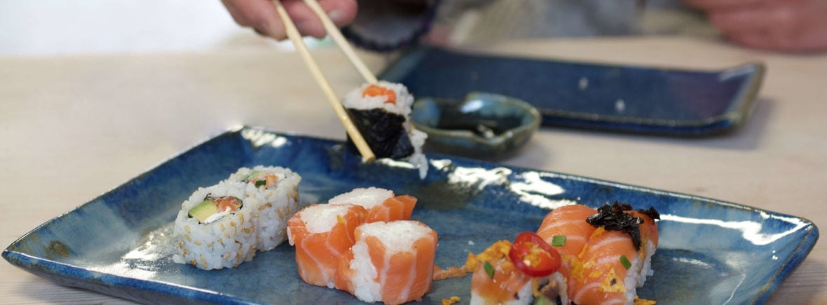 plat sushi grès bleu