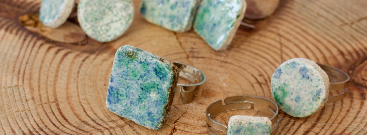 bijou céramique bleu-vert