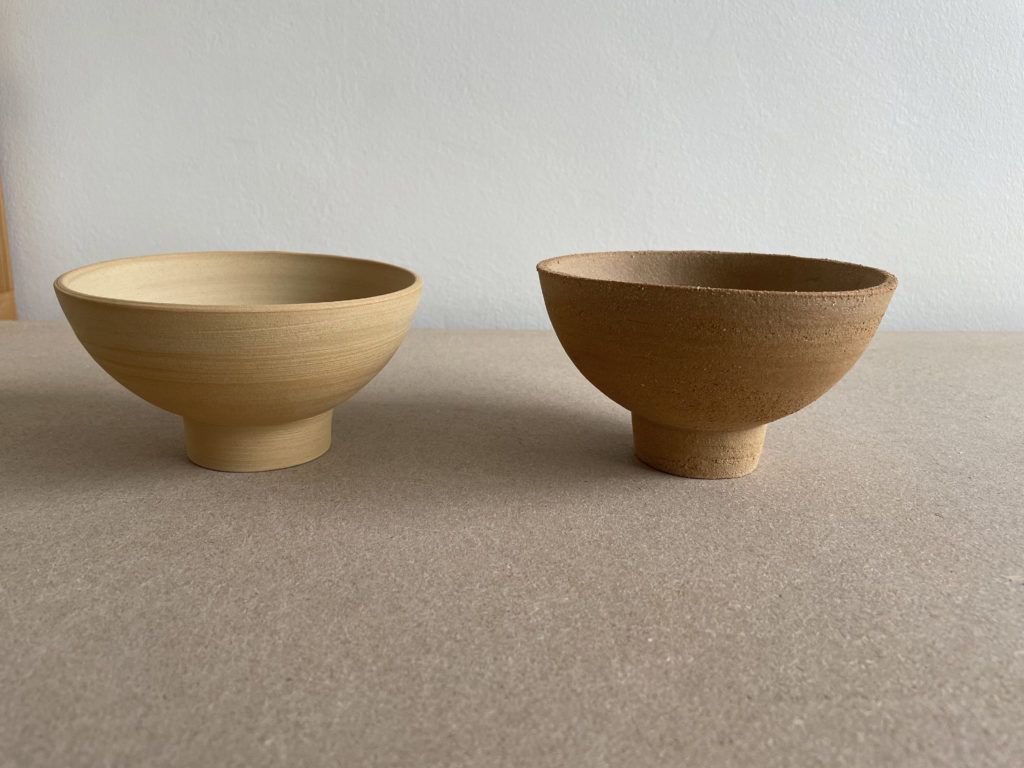 pied tourné sur des bols